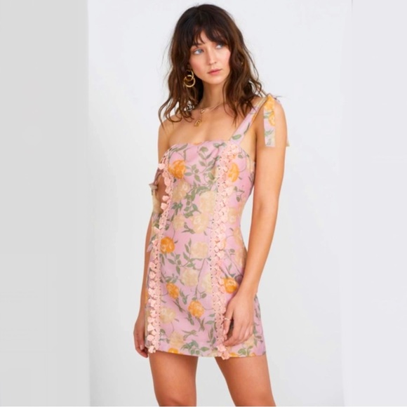 Finders Keepers Dresses & Skirts - FINDERS KEEPERS | Petal Rose mini dress dusty pink floral